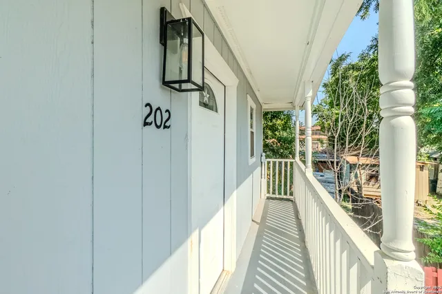 $1,600 | 125 Hess Street, Unit 202, San Antonio, TX 78212