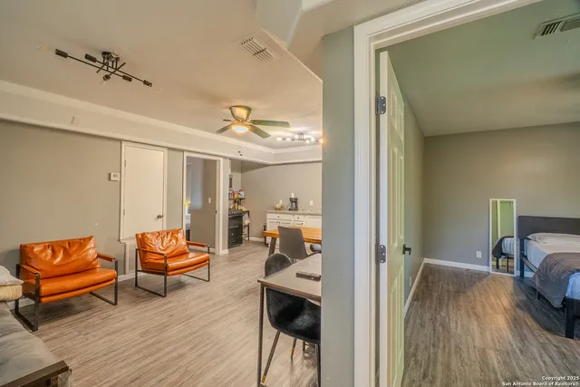 $1,600 | 125 Hess Street, Unit 202, San Antonio, TX 78212