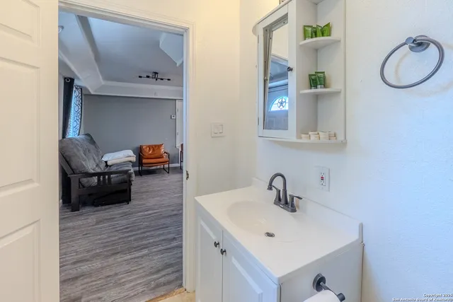 $1,600 | 125 Hess Street, Unit 202, San Antonio, TX 78212