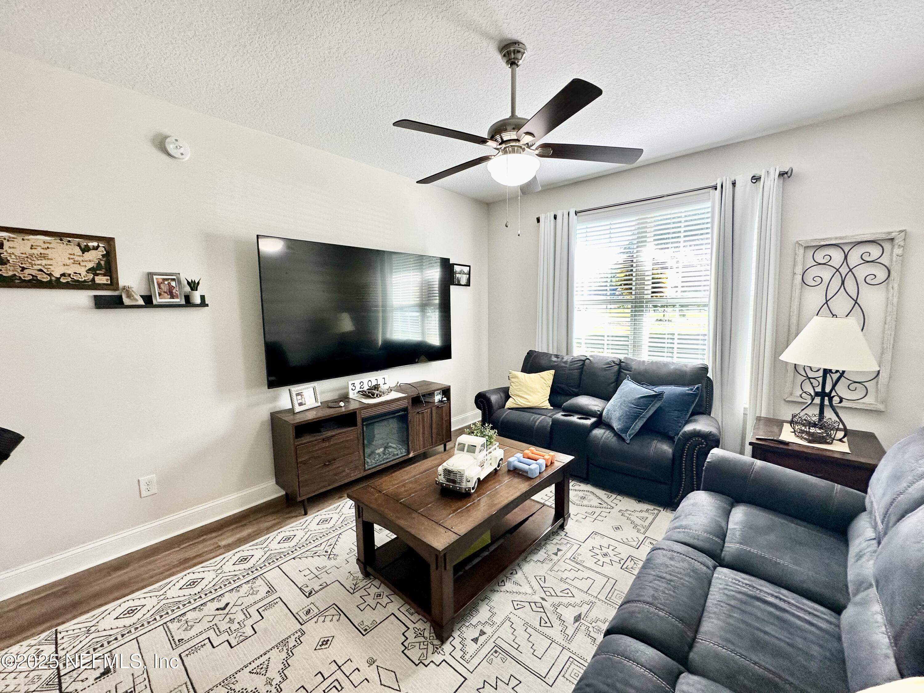 55370 Deer Run Road Callahan, FL 32011 - Photo 20 of 44 a living room with furniture and a flat screen tv