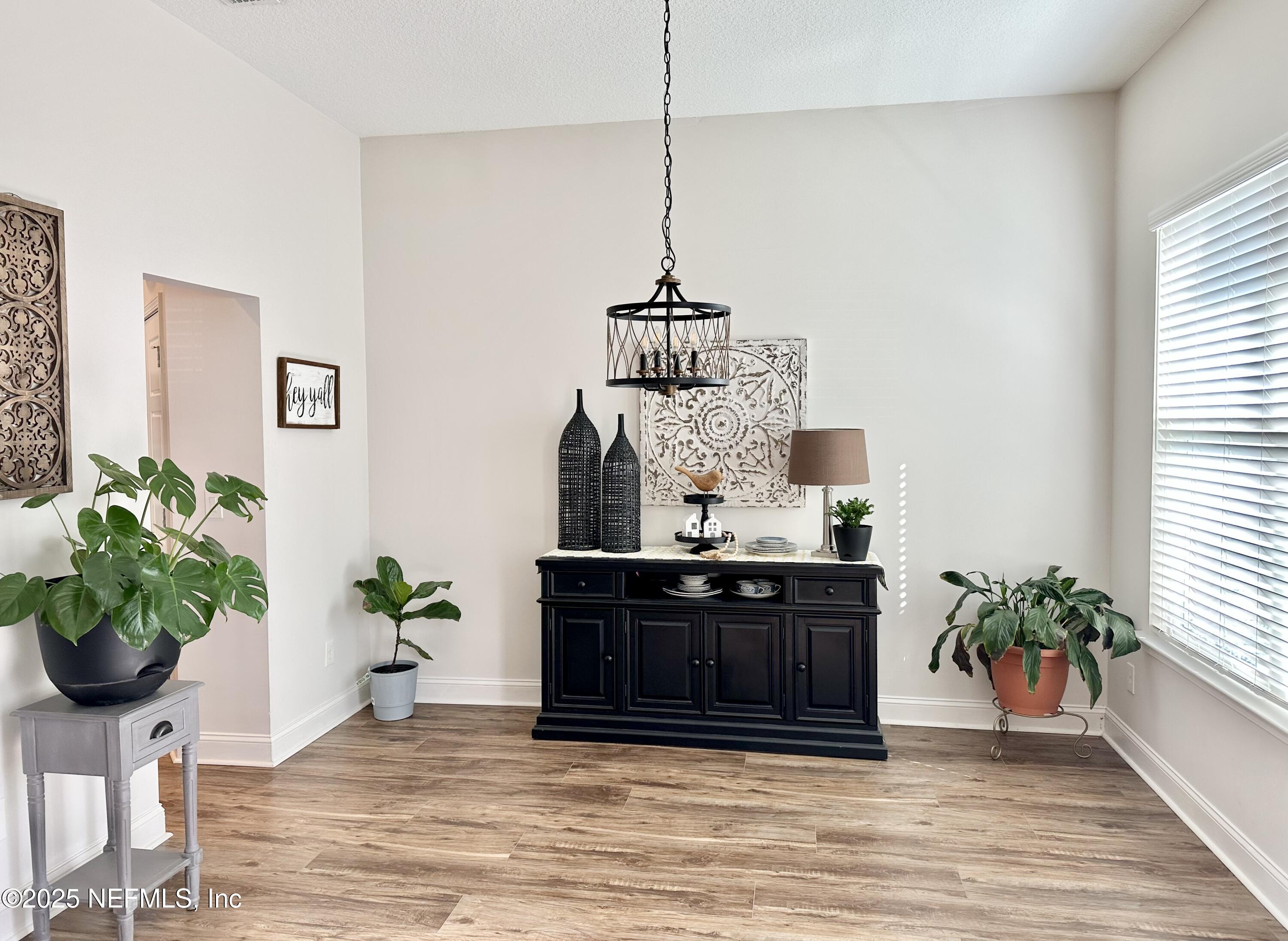 55370 Deer Run Road Callahan, FL 32011 - Photo 10 of 44 a room with a potted plant a table and chairs