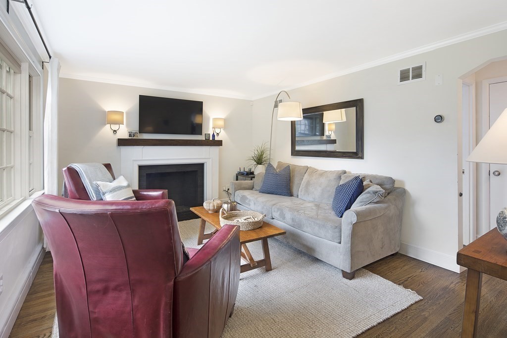 18 Polk Road Hingham, MA 02043 - Photo 3 of 28 Gallery Image 3