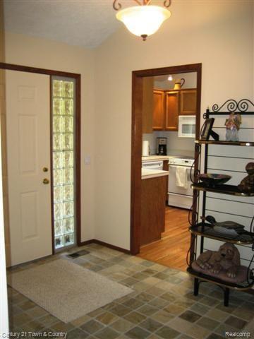 805 Stag Ridge Road Rochester, MI 48309 - Photo 9 of 24 Foyer