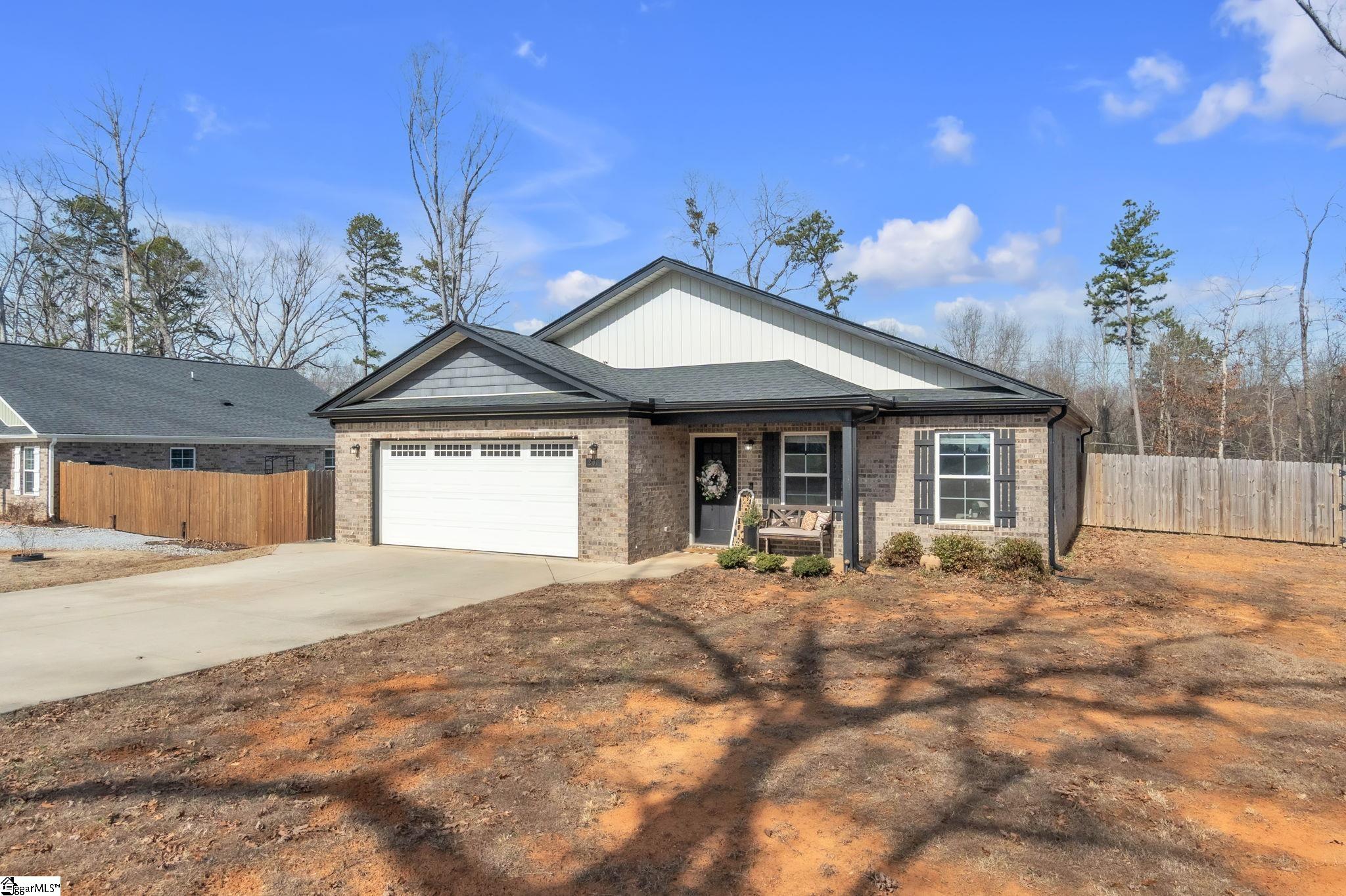 201 Lee Drive Chesnee, SC 29323 - Photo 2 of 24