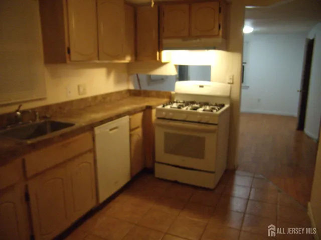 $2,700 | 634 St Georges Avenue, Woodbridge, NJ 07095