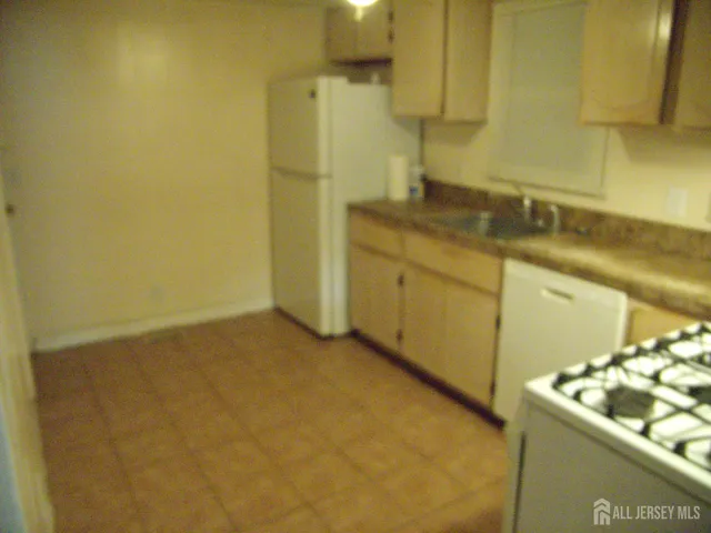 $2,700 | 634 St Georges Avenue, Woodbridge, NJ 07095