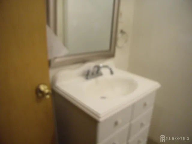 $2,700 | 634 St Georges Avenue, Woodbridge, NJ 07095