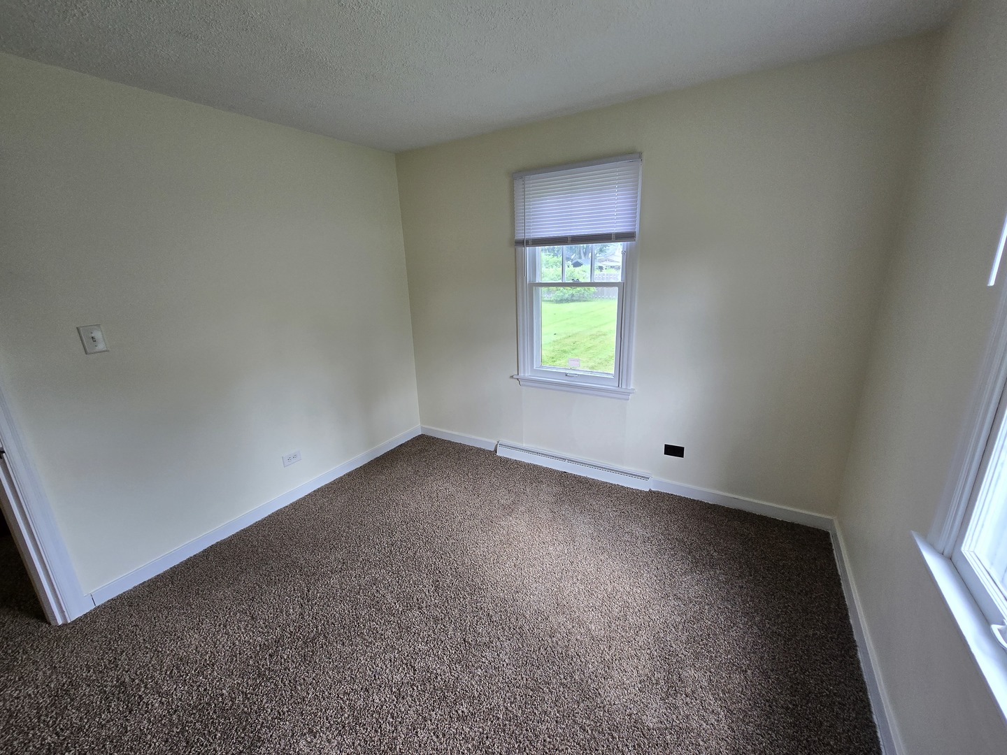 3620 Arthur Terrace Markham, IL 60428 - Photo 21 of 31 an empty room with a window