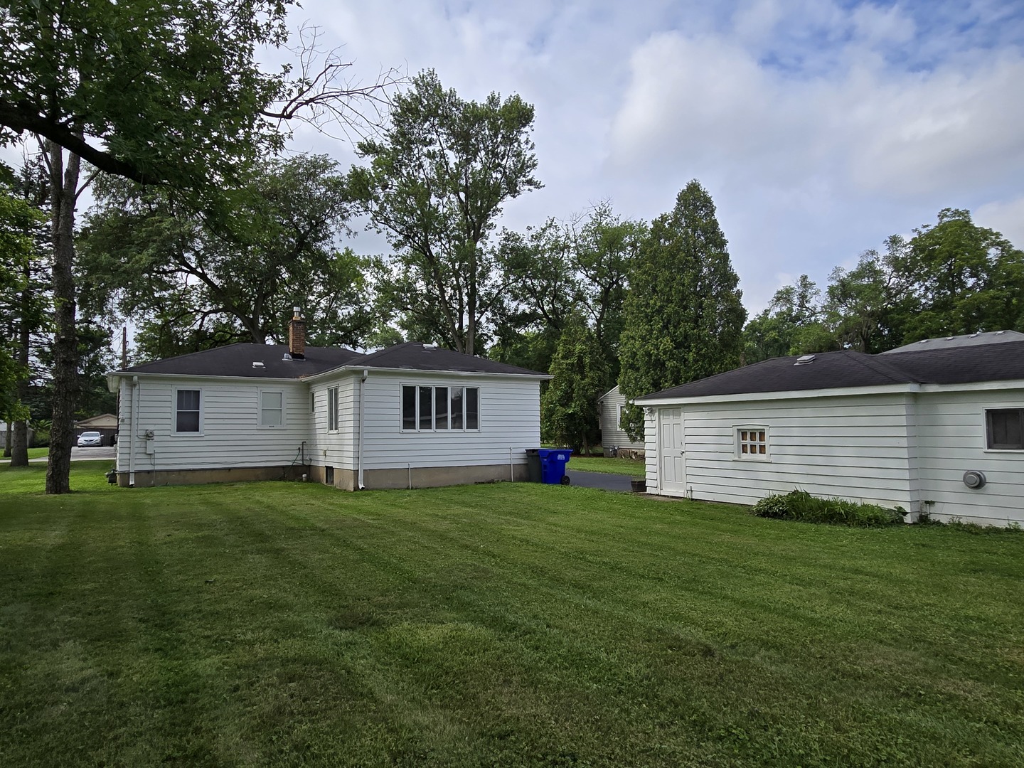 3620 Arthur Terrace Markham, IL 60428 - Photo 29 of 31 a house that is sitting in the grass
