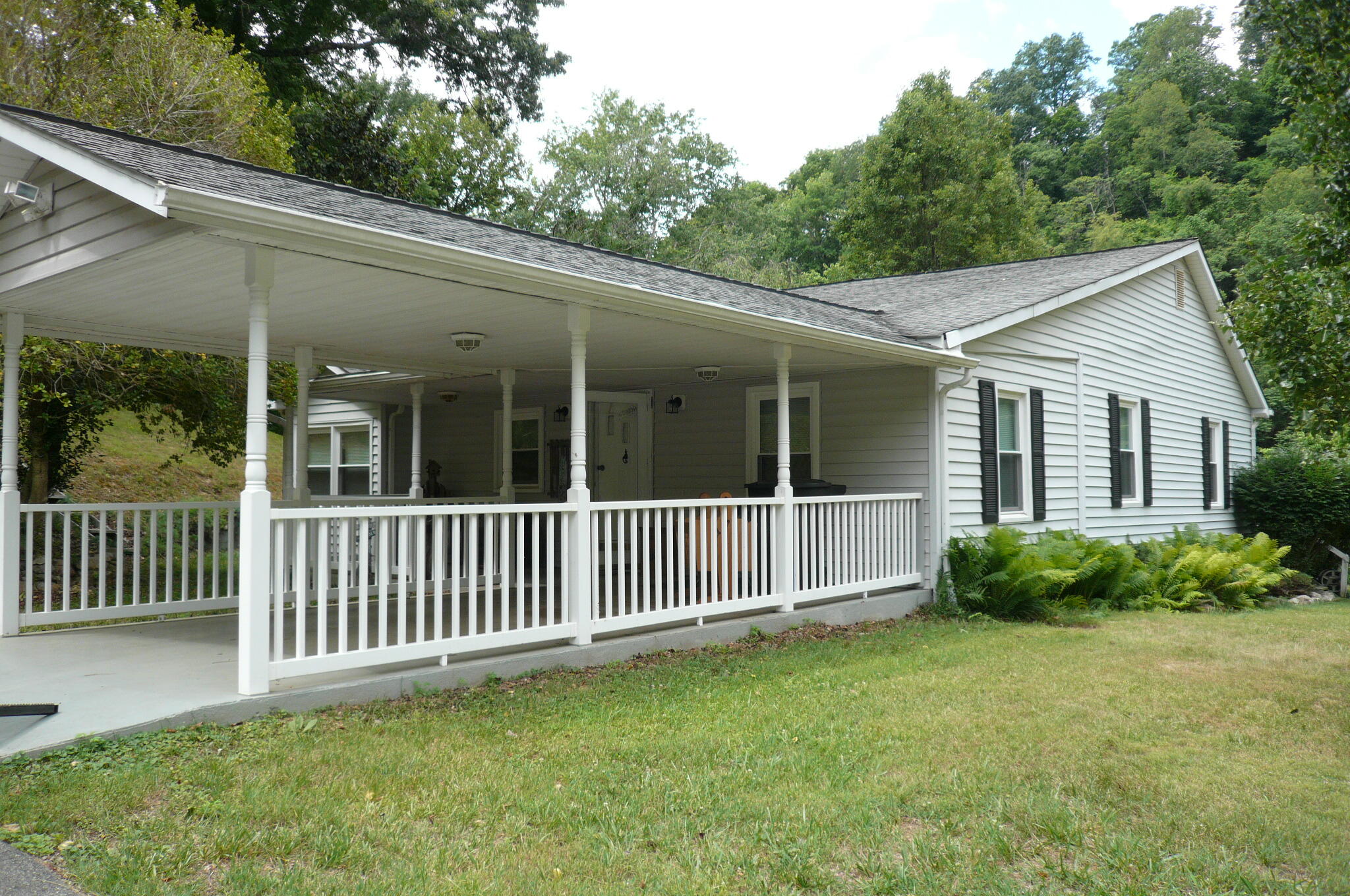 7330 Cove Hollow Road Elliston, VA 24087 - Photo 2 of 13 P1000713