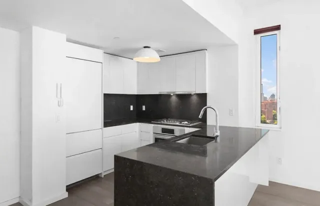$1,100,000 | 385 1st Avenue, Unit 18H | Gramercy