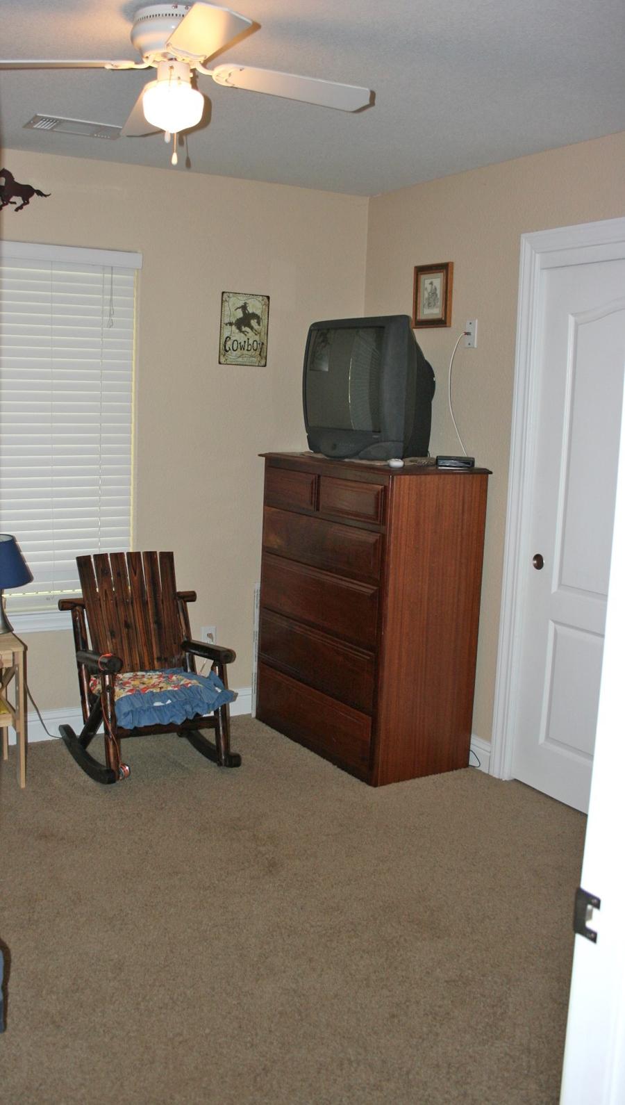 24433 Dersch Road Anderson, CA 96007 - Photo 15 of 30 Bedroom