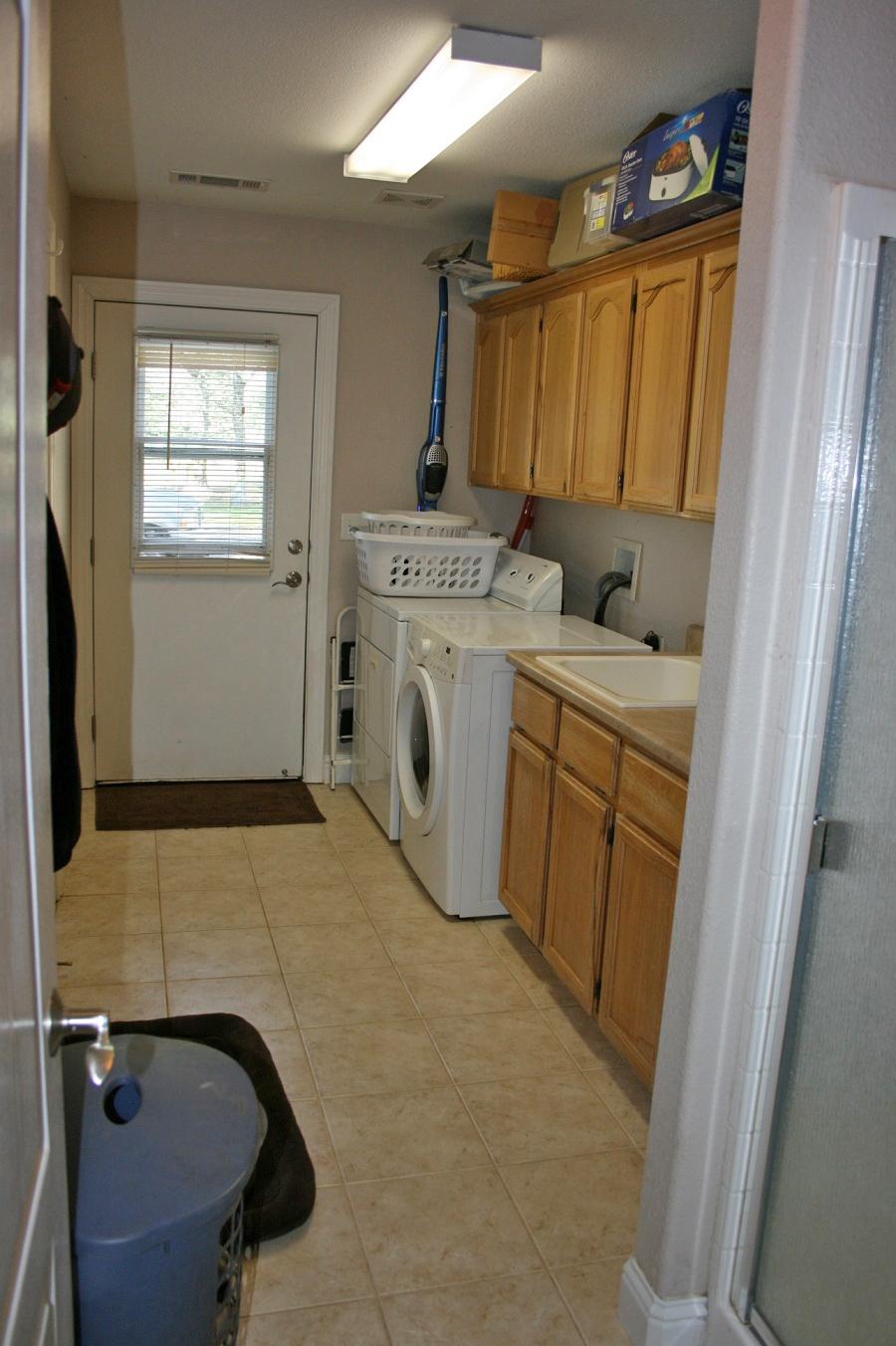 24433 Dersch Road Anderson, CA 96007 - Photo 18 of 30 Laundry with Shower