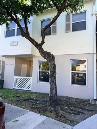 $1,850 | Country Club of Miami, Hialeah, FL 33015