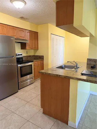 $1,850 | Country Club of Miami, Hialeah, FL 33015