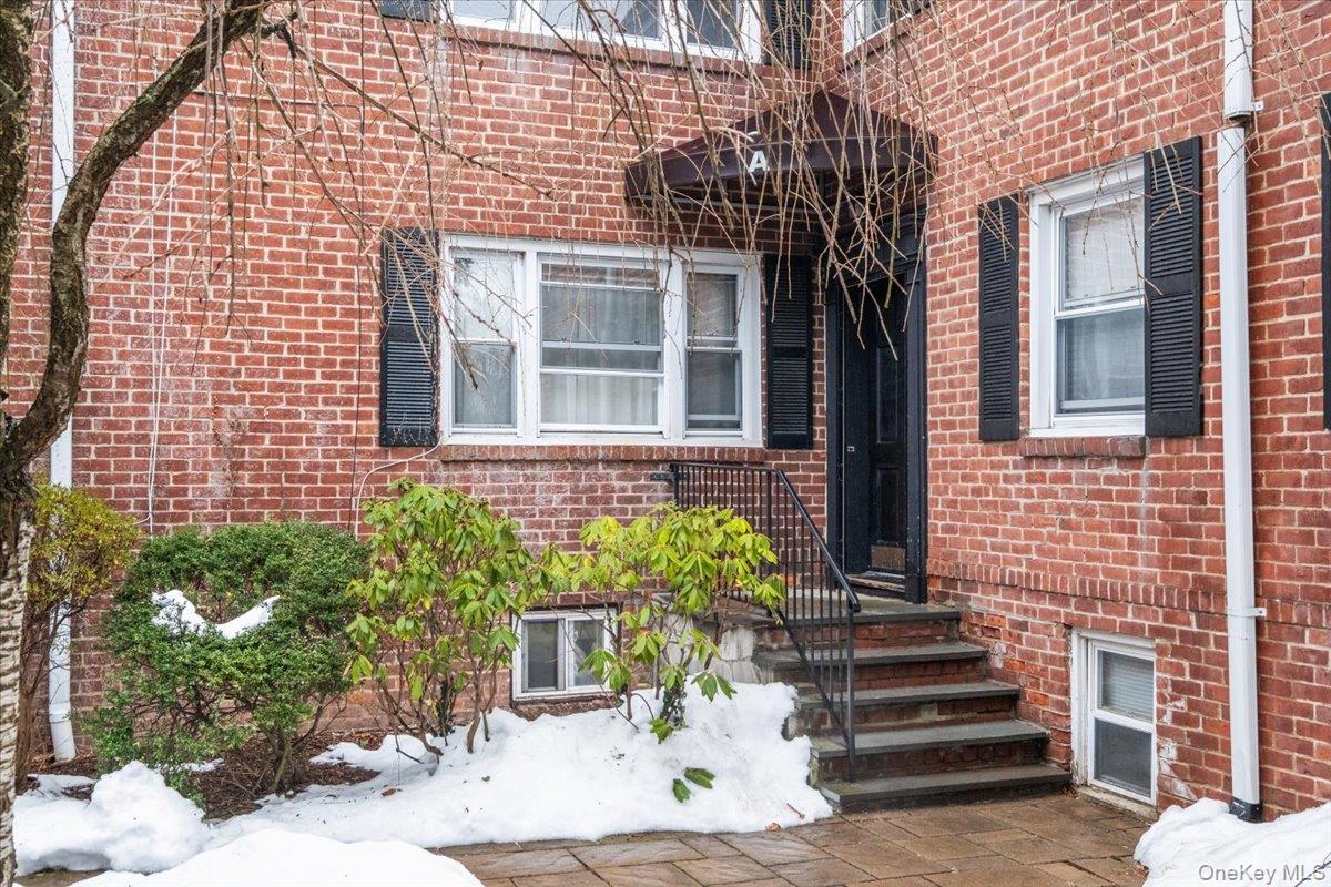 15 Chestnut Street, Unit 6A Rye, NY 10580 - Photo 24 of 27 a front view of a house with a garden