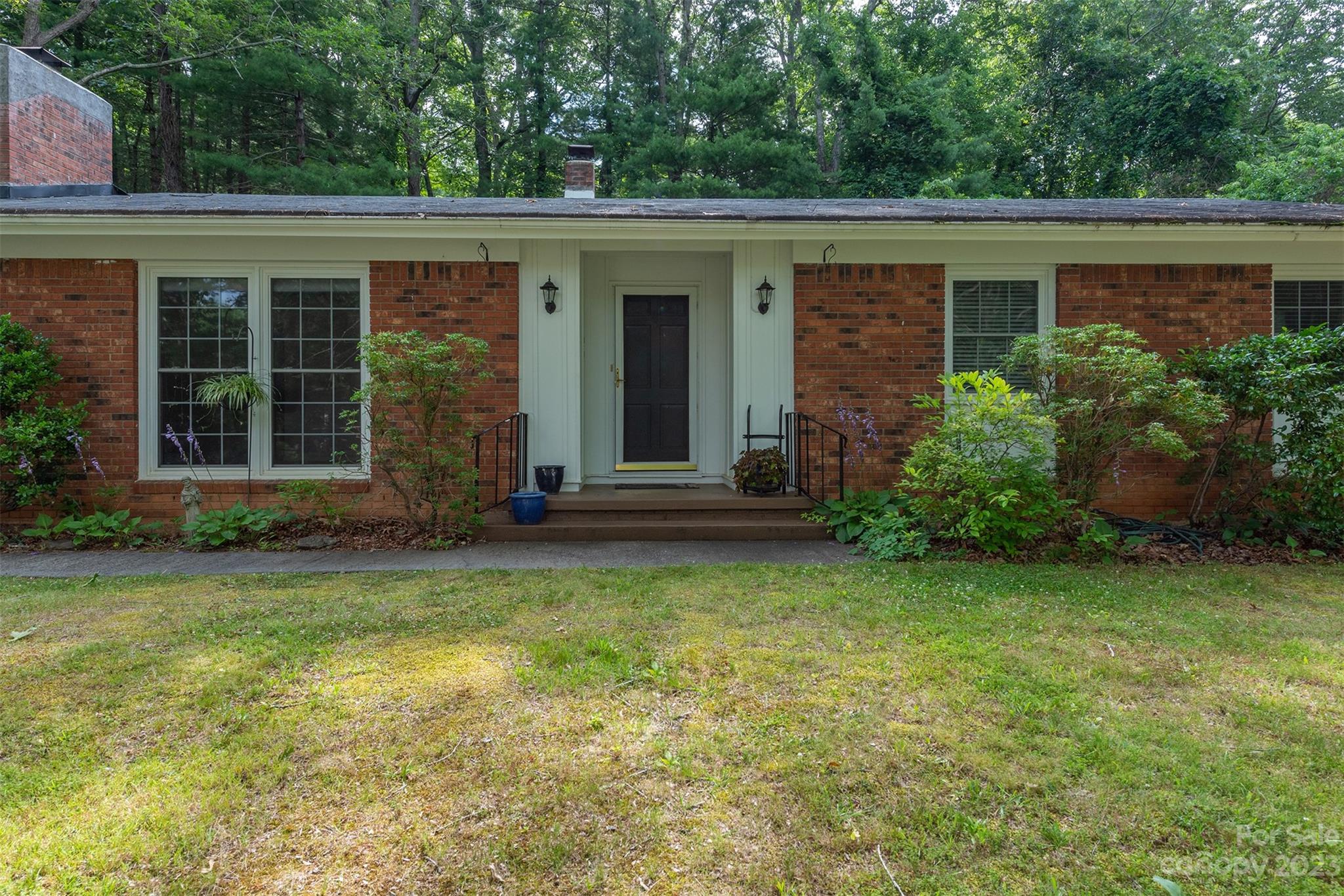 92 Alpine Way Asheville, NC 28805 - Photo 22 of 22 front view of a house with a yard