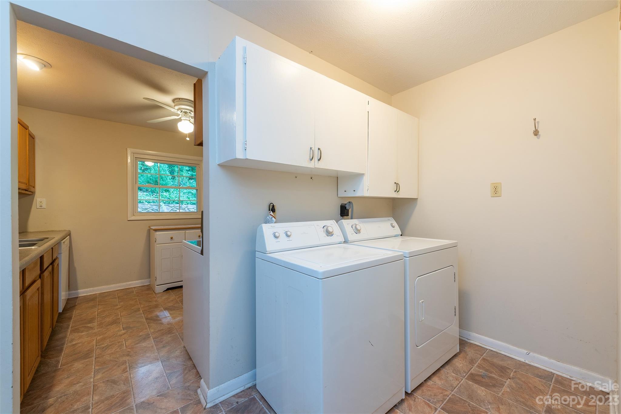92 Alpine Way Asheville, NC 28805 - Photo 5 of 22 a utility room with dryer and washer