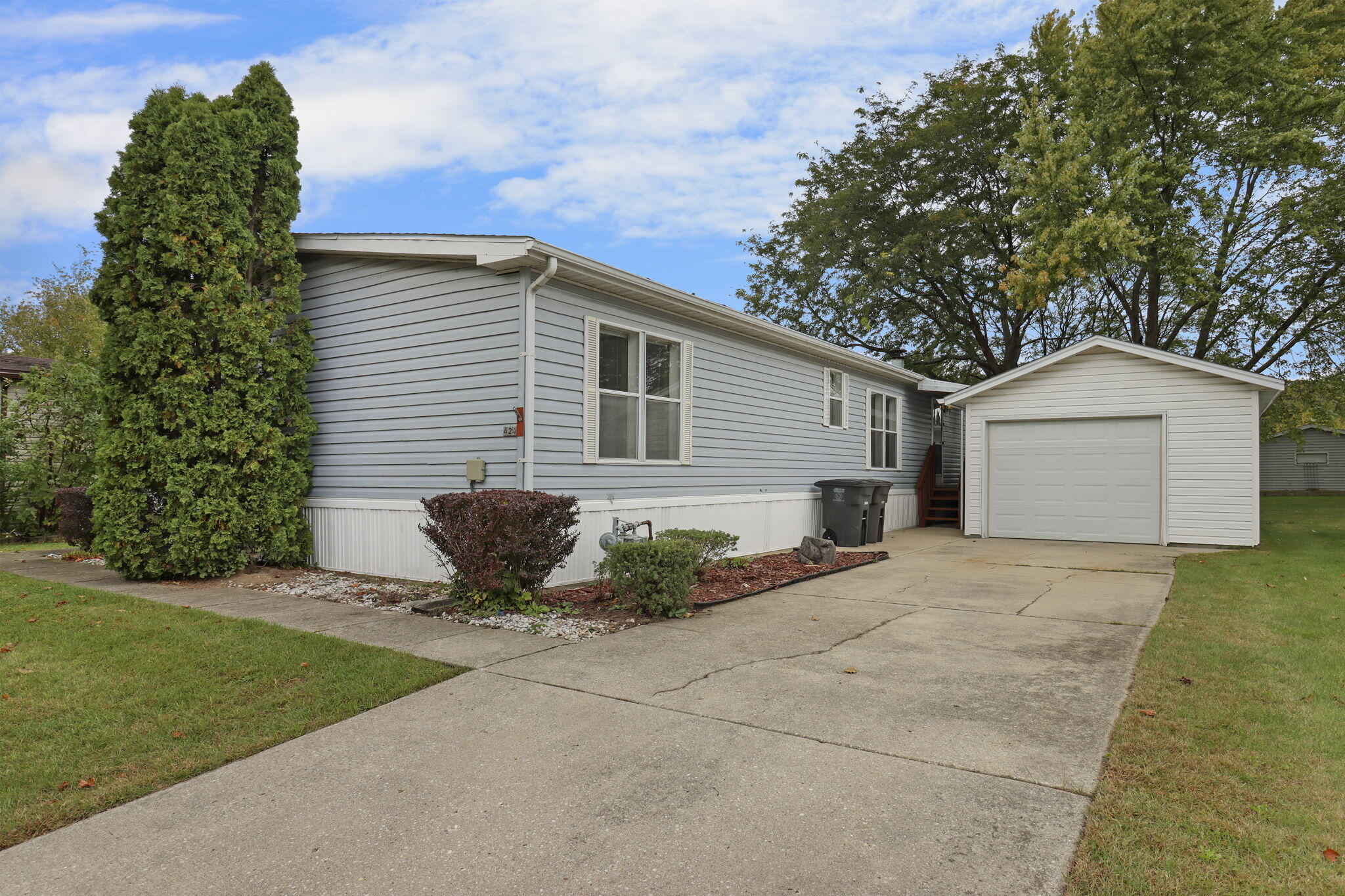 1-web-or-mls-424 Oak Lodge Rd, Waterford