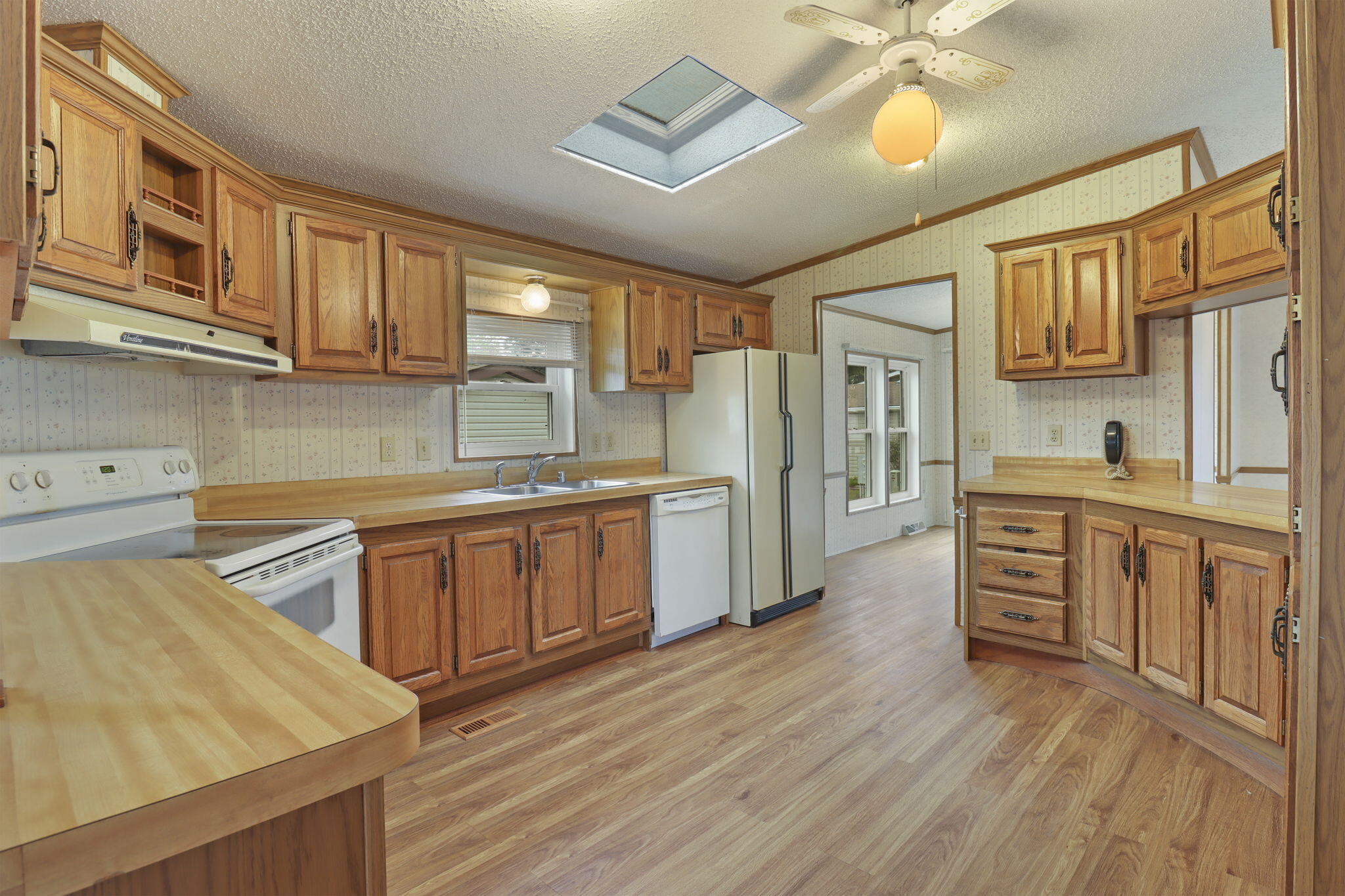 424 Oak Lodge Road Waterford, WI 53185 - Photo 6 of 27 6-web-or-mls-424 Oak Lodge Rd, Waterford