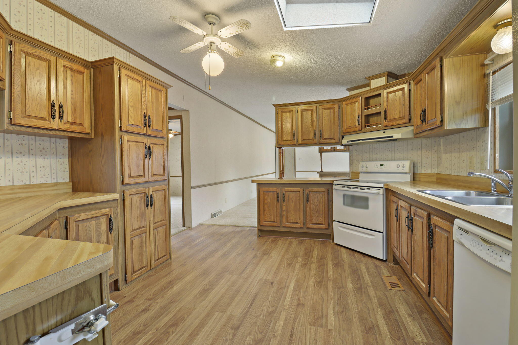 424 Oak Lodge Road Waterford, WI 53185 - Photo 7 of 27 7-web-or-mls-424 Oak Lodge Rd, Waterford