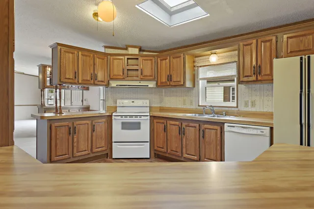 $132,000 | 424 Oak Lodge Road, Waterford, WI 53185