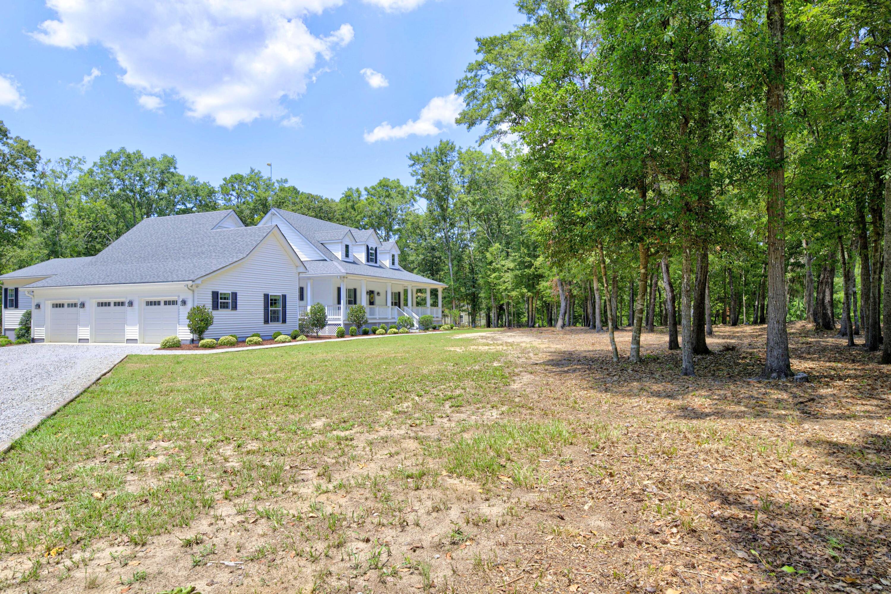 315 Griffith Lane Elloree, SC 29047 - Photo 3 of 40 Beautiful Home with Privacy