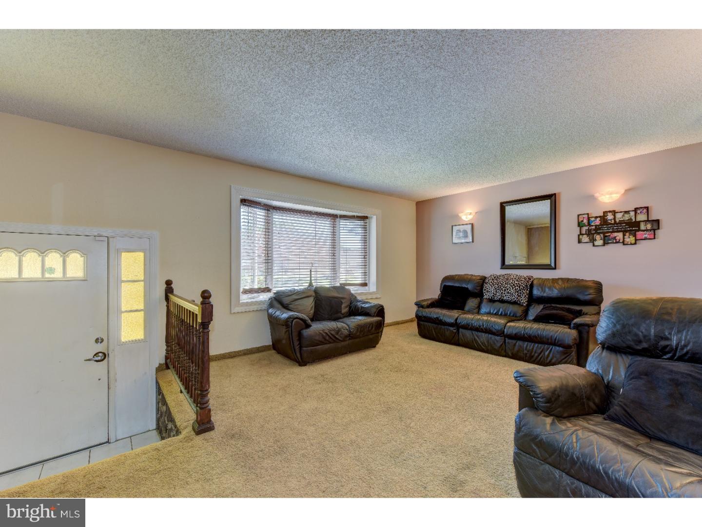 12829 Cabell Road Philadelphia, PA 19154 - Photo 3 of 25