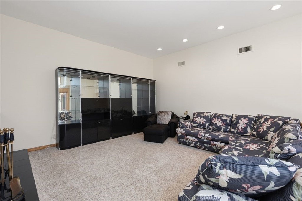 63 Seton Road Irvine, CA 92612 - Photo 6 of 50 Gallery Image 6