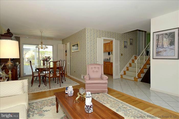 1113 Chiswell Lane Silver Spring, MD 20901 - Photo 20 of 24 Living Room