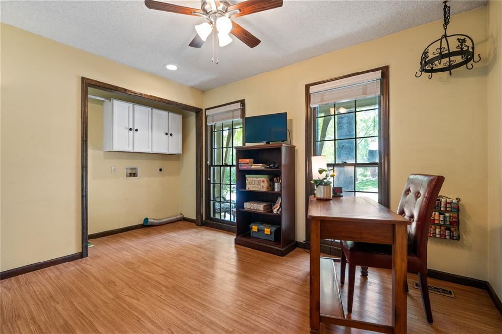 11524 Rosehill Road Overland Park, KS 66210 - Photo 18 of 32