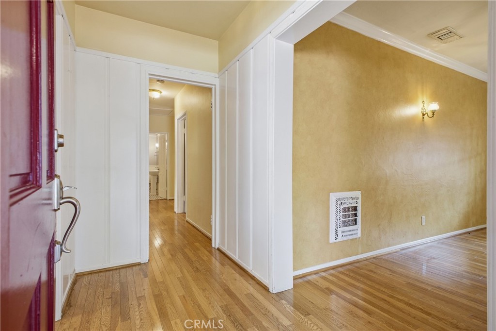541 East Woodbury Road Altadena, CA 91001 - Photo 7 of 48
