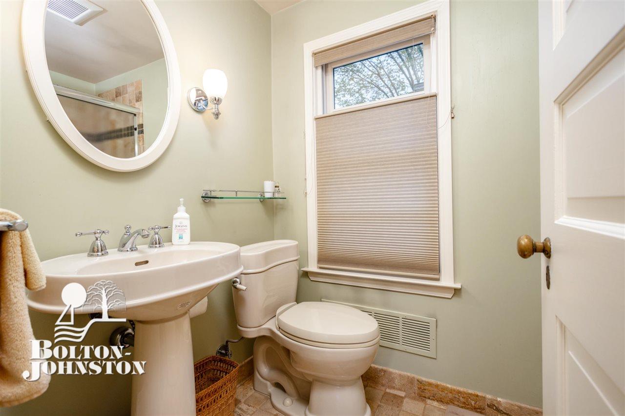 193 Merriweather Road Grosse Pointe, MI 48236 - Photo 41 of 68 Bathroom for Bed 5 and 6