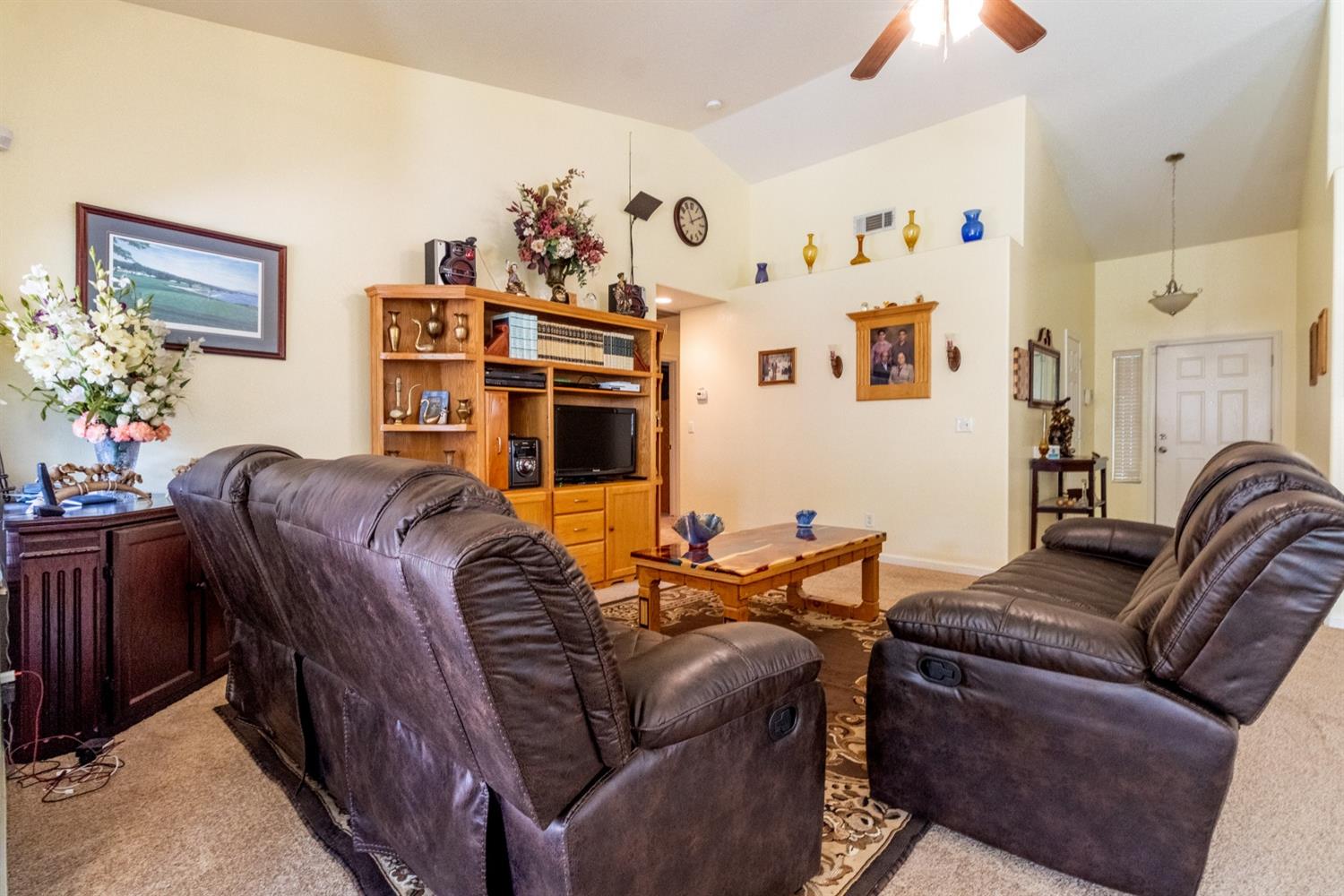 395 East Huntsman Avenue Reedley, CA 93654 - Photo 7 of 46 Gallery Image 7