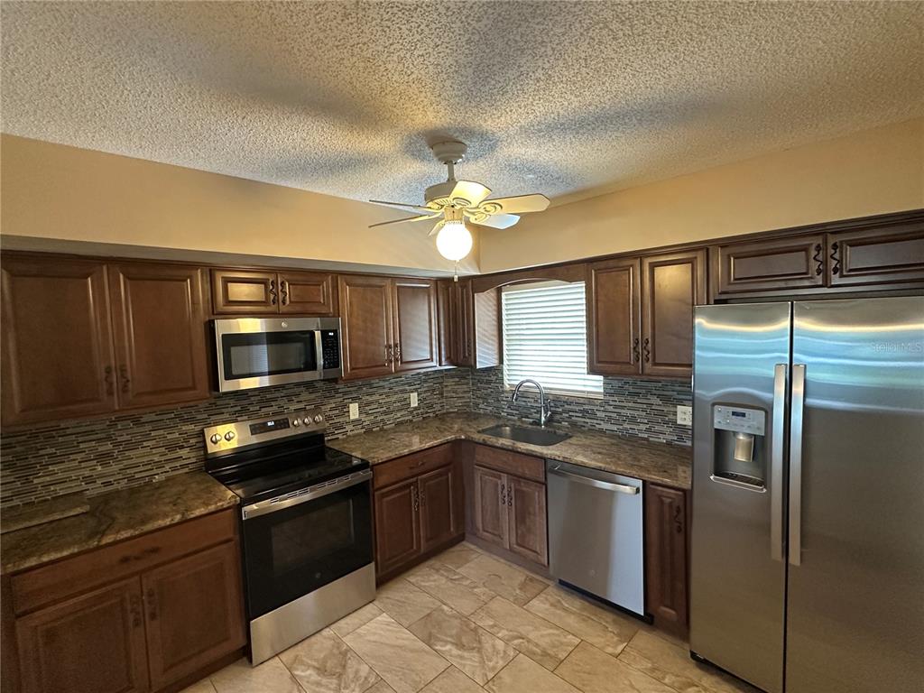 2285 Israeli Drive, Unit 29 Clearwater, FL 33763 - Photo 4 of 20