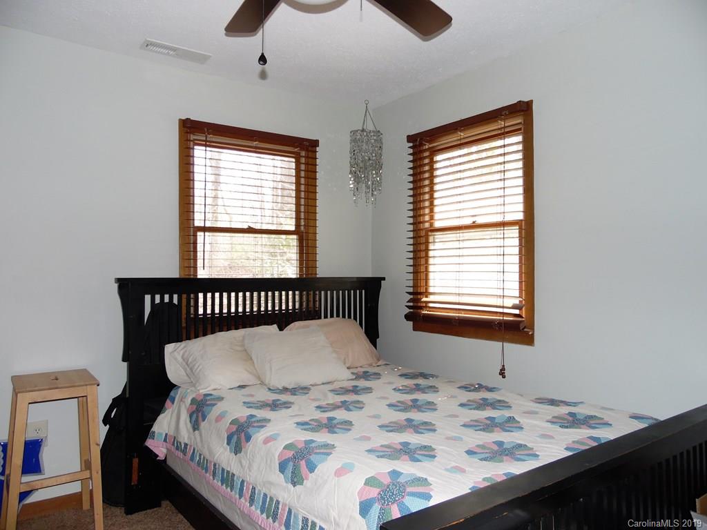 142 Padgett Road Marion, NC 28752 - Photo 3 of 15 Gallery Image 3