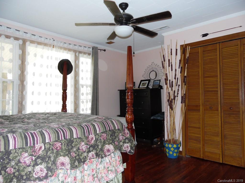 142 Padgett Road Marion, NC 28752 - Photo 5 of 15 Gallery Image 5
