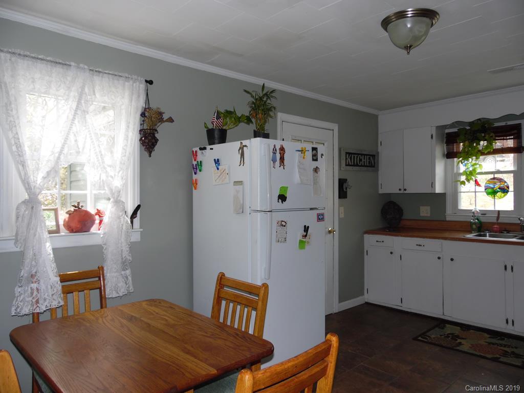142 Padgett Road Marion, NC 28752 - Photo 9 of 15 Gallery Image 9