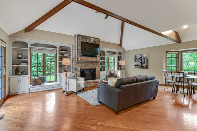 1102 Stonehedge Road St. Charles, IL 60174 - Photo 14 of 35 Gallery Image 14