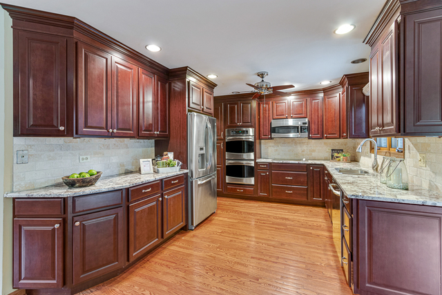 1102 Stonehedge Road St. Charles, IL 60174 - Photo 8 of 35 Gallery Image 8