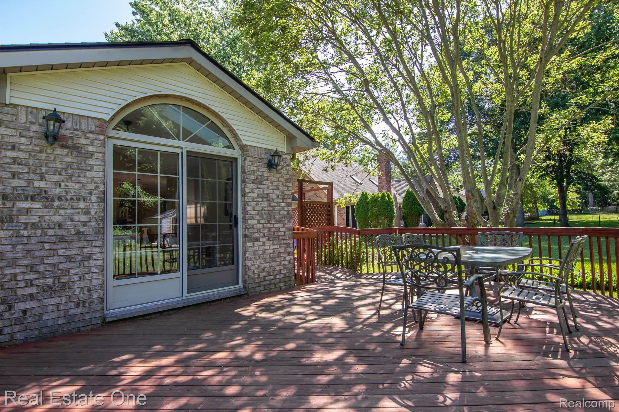 1127 Bloomer Road Rochester, MI 48307 - Photo 20 of 28 019_BackDeck_1127Bloomer.jpg