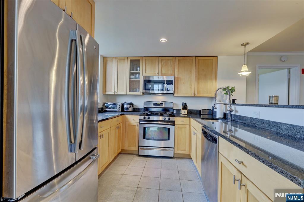 700 Grove Street, Unit 3Q Jersey City, NJ 07310 - Photo 11 of 34