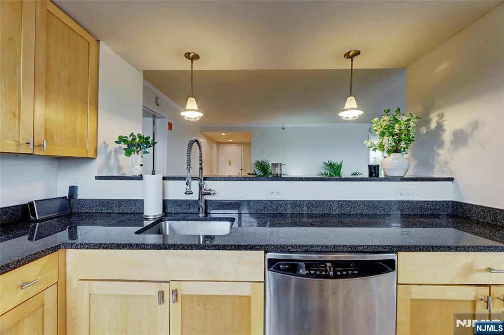 700 Grove Street, Unit 3Q Jersey City, NJ 07310 - Photo 13 of 34