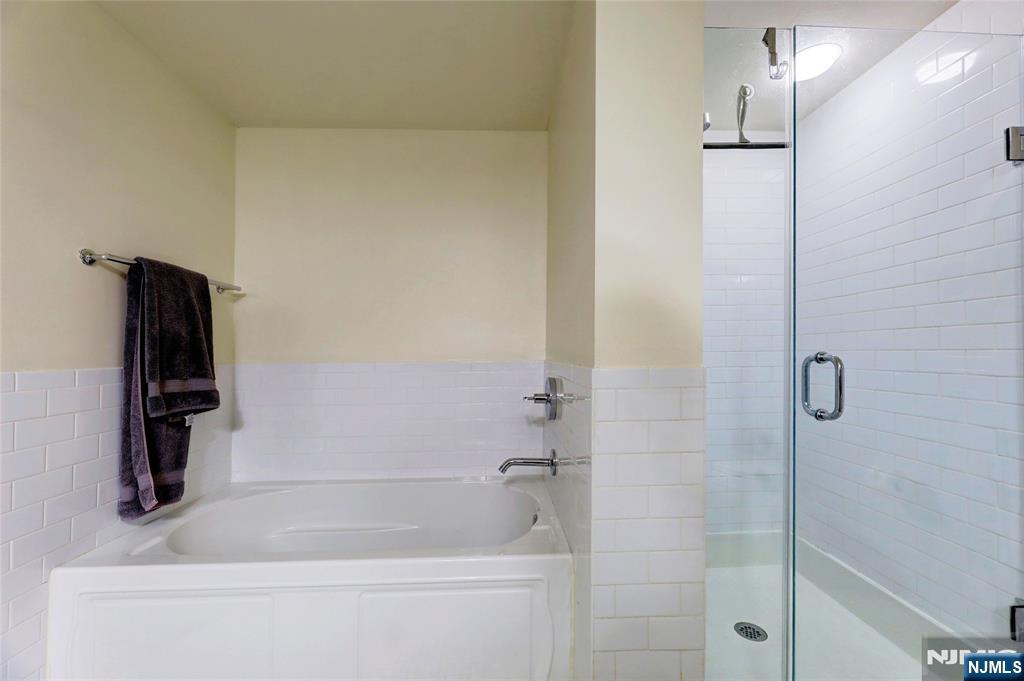 700 Grove Street, Unit 3Q Jersey City, NJ 07310 - Photo 23 of 34