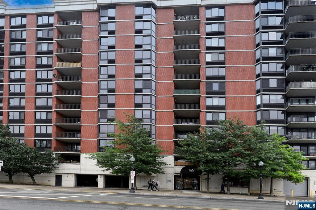 700 Grove Street, Unit 3Q Jersey City, NJ 07310 - Photo 31 of 34