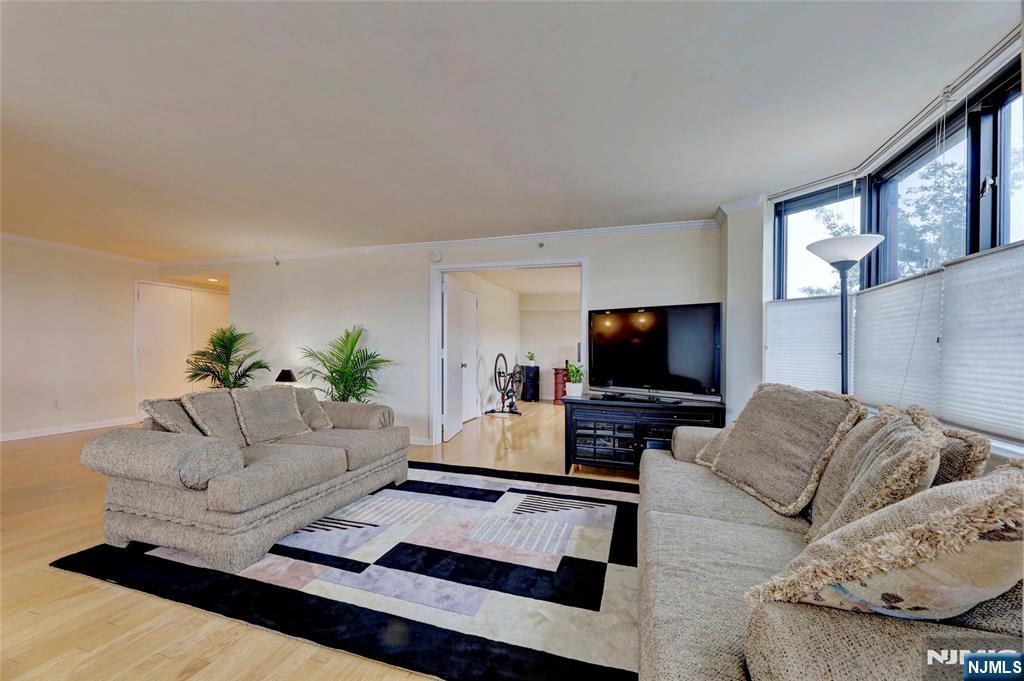 700 Grove Street, Unit 3Q Jersey City, NJ 07310 - Photo 4 of 34