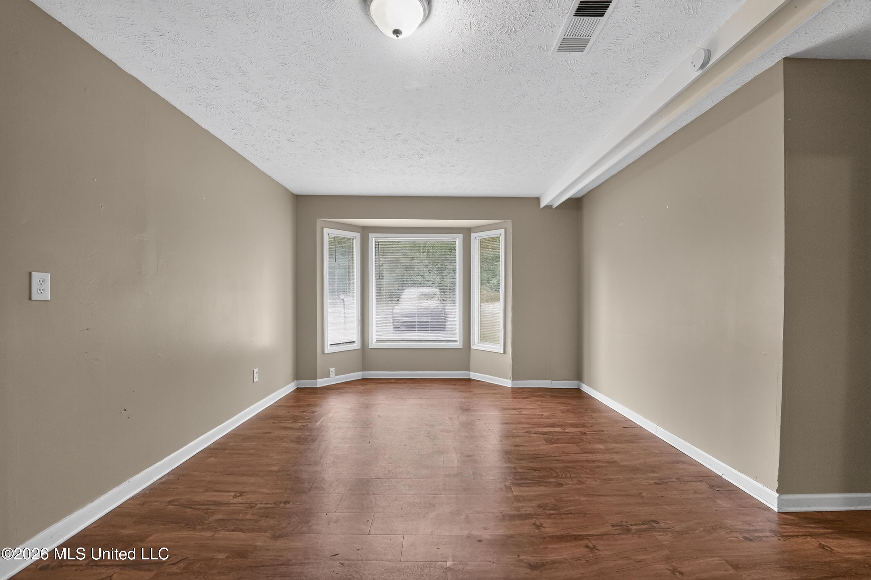 4305 Old Brandon Road Pearl, MS 39208 - Photo 6 of 38 12_4305_Old_Brandon_Rd-Living_room-8818