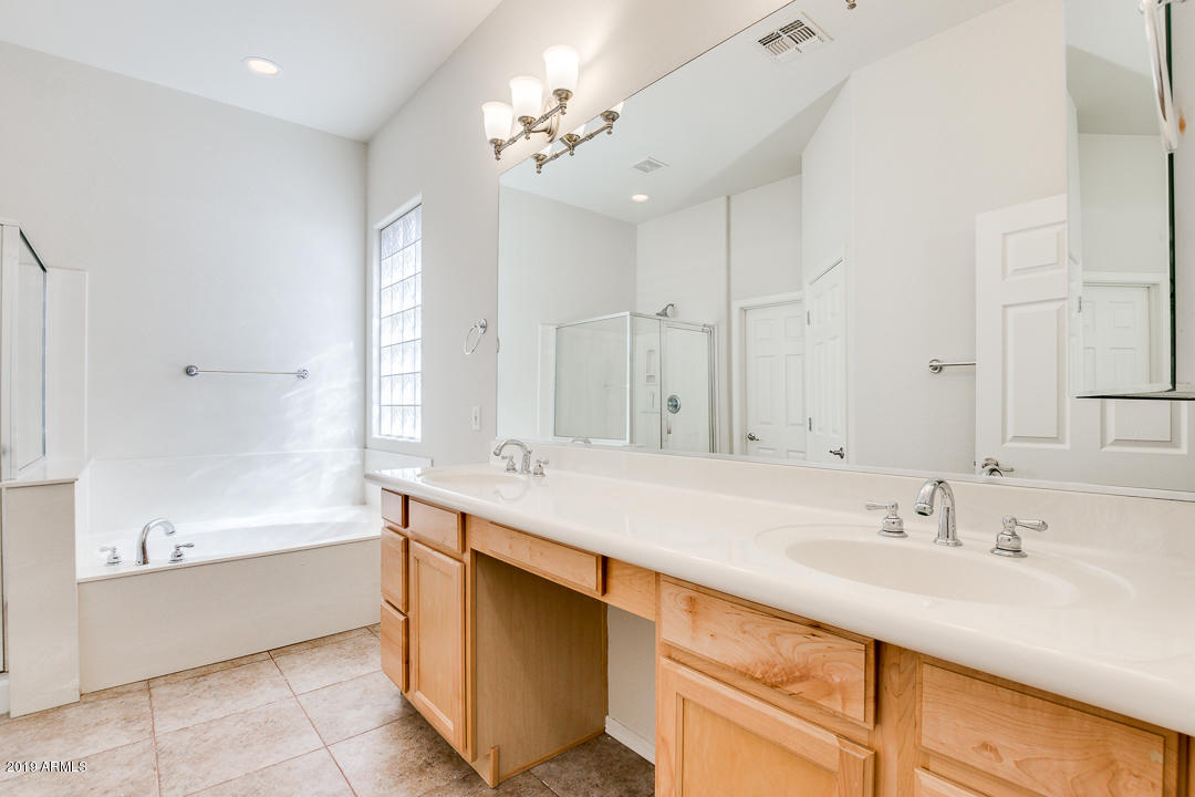 3213 West Sentinel Rock Road Phoenix, AZ 85086 - Photo 12 of 22 Masterbath