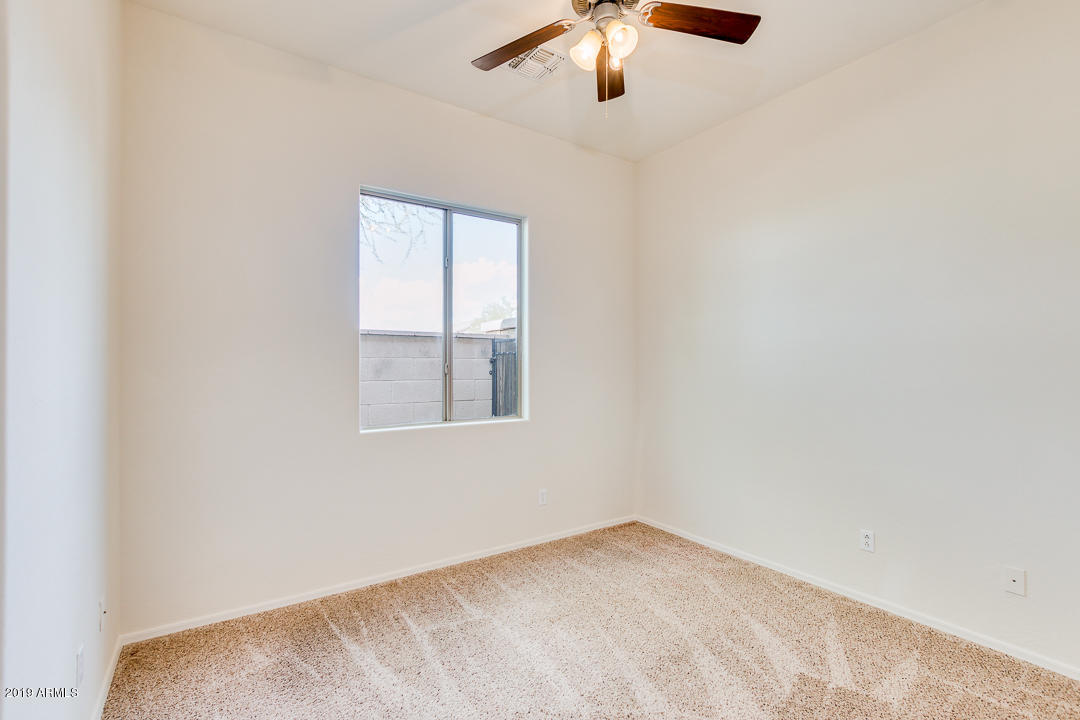3213 West Sentinel Rock Road Phoenix, AZ 85086 - Photo 14 of 22 Guest Room