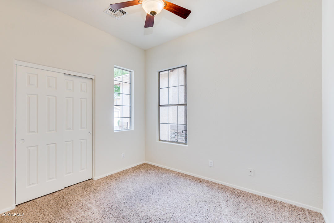 3213 West Sentinel Rock Road Phoenix, AZ 85086 - Photo 15 of 22 Guest Room